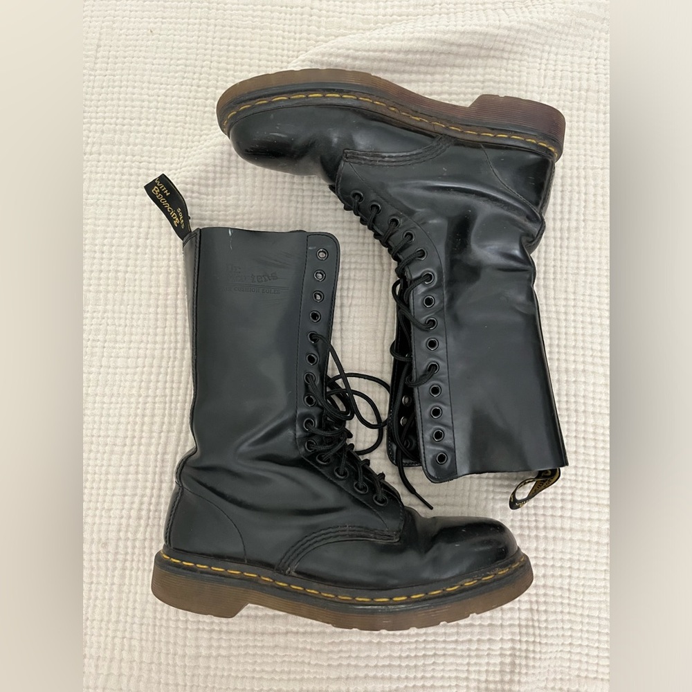 Dr. Martens Black Boots | Women’s 8